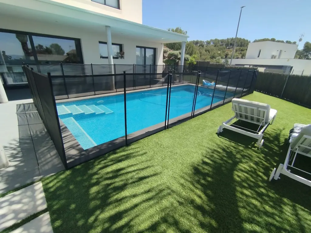 vallas-de-seguridad-para-piscinas-porche