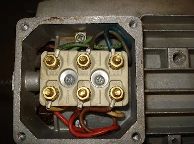 Caja Interconexión del Motor Caja Interconexión del Motor