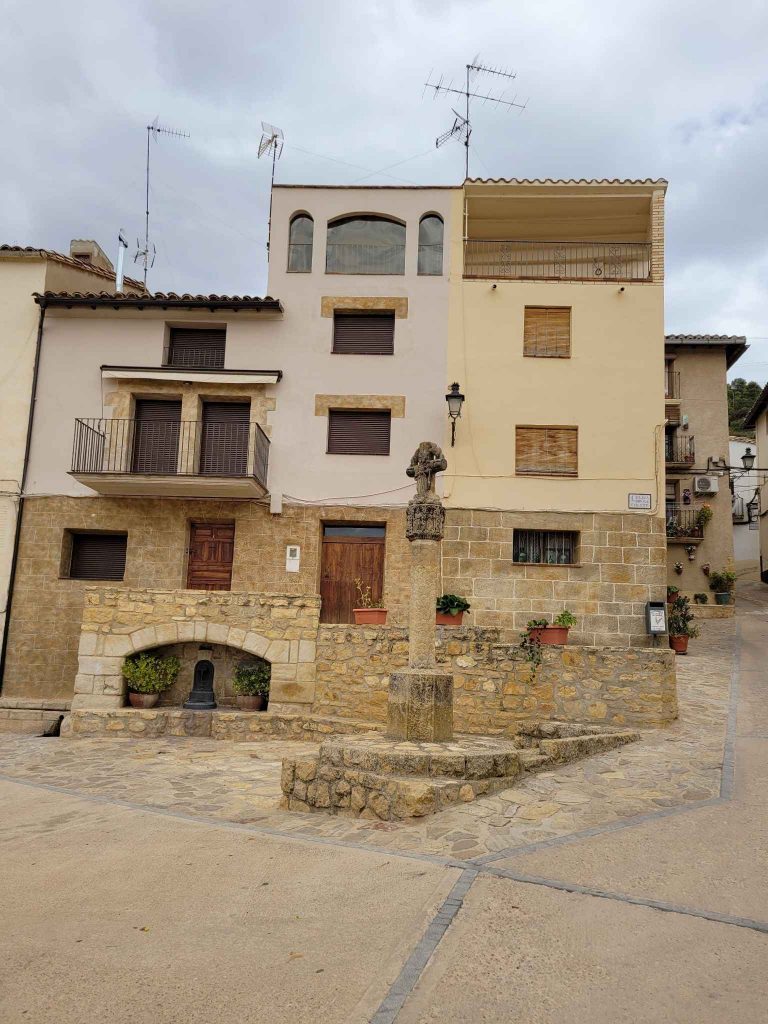 plaza de la fuente la cañada de verich