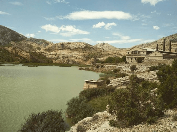 antigua central hidroeléctrica en el maestrazgo de teruel