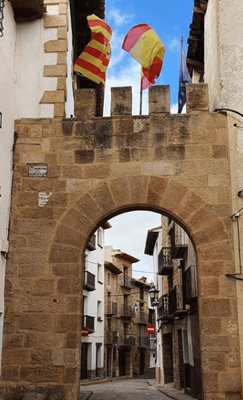 arco entrada calle mora de rubielos