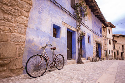 calle de valderrobres frente a castillo