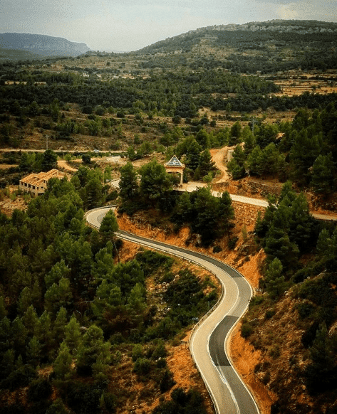 carretera con curvas del bajo aragón