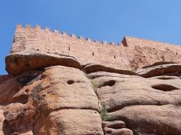 situación castillo de peracense en las rocas